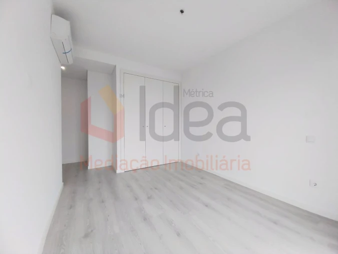 Apartamento T2 para Venda em Corroios Foto 21