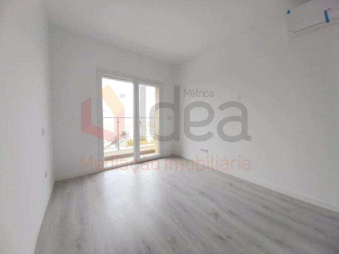 Apartamento T2 para Venda em Corroios Foto 24