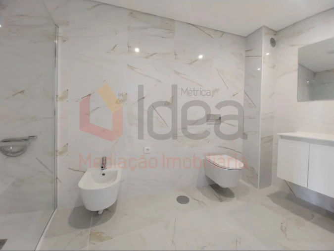 Apartamento T2 para Venda em Corroios Foto 12