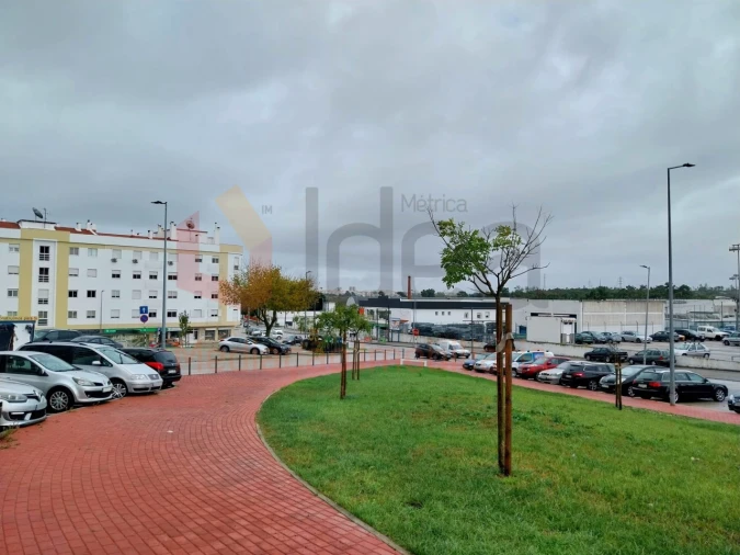 Apartamento T2 para Venda em Corroios Foto 30