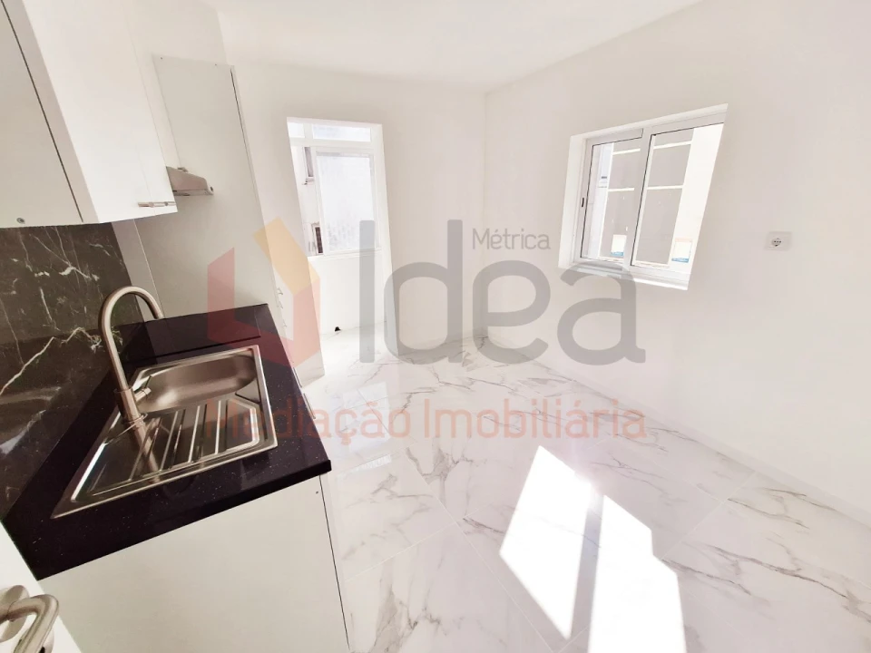 Apartamento T1 para Venda em Baixa da Banheira e Vale da Amoreira Foto 1