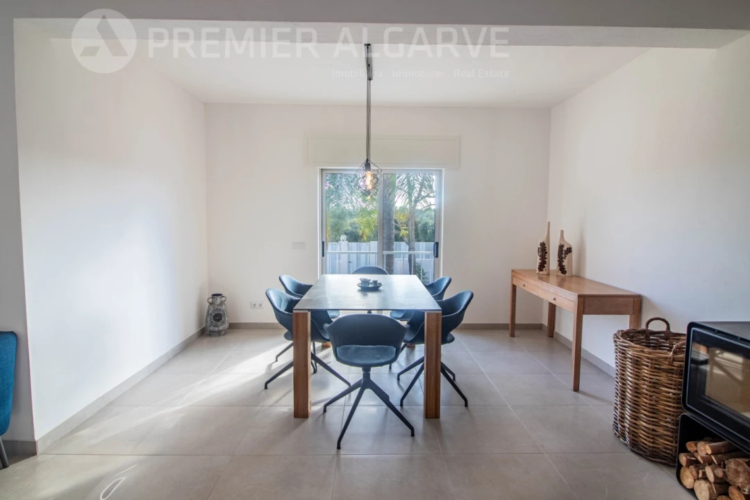 Moradia T5 para Venda em Quarteira Foto 6