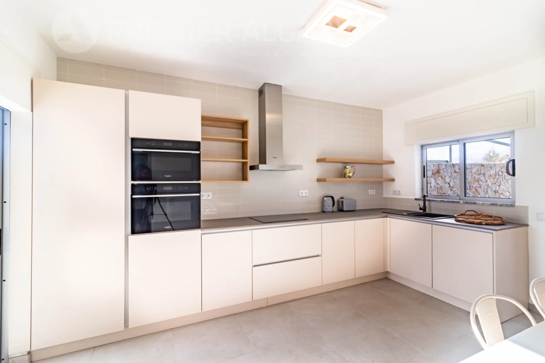 Moradia T5 para Venda em Quarteira Foto 8