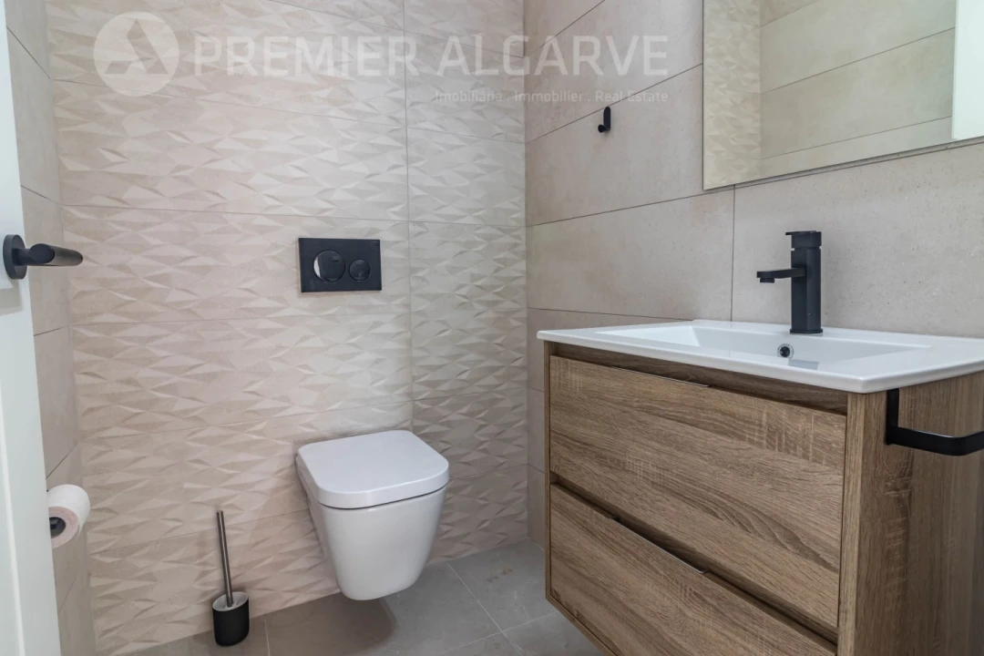 Moradia T5 para Venda em Quarteira Foto 11