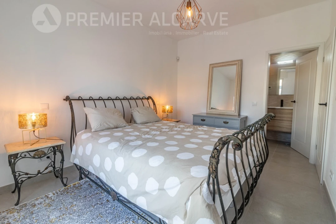 Moradia T5 para Venda em Quarteira Foto 12