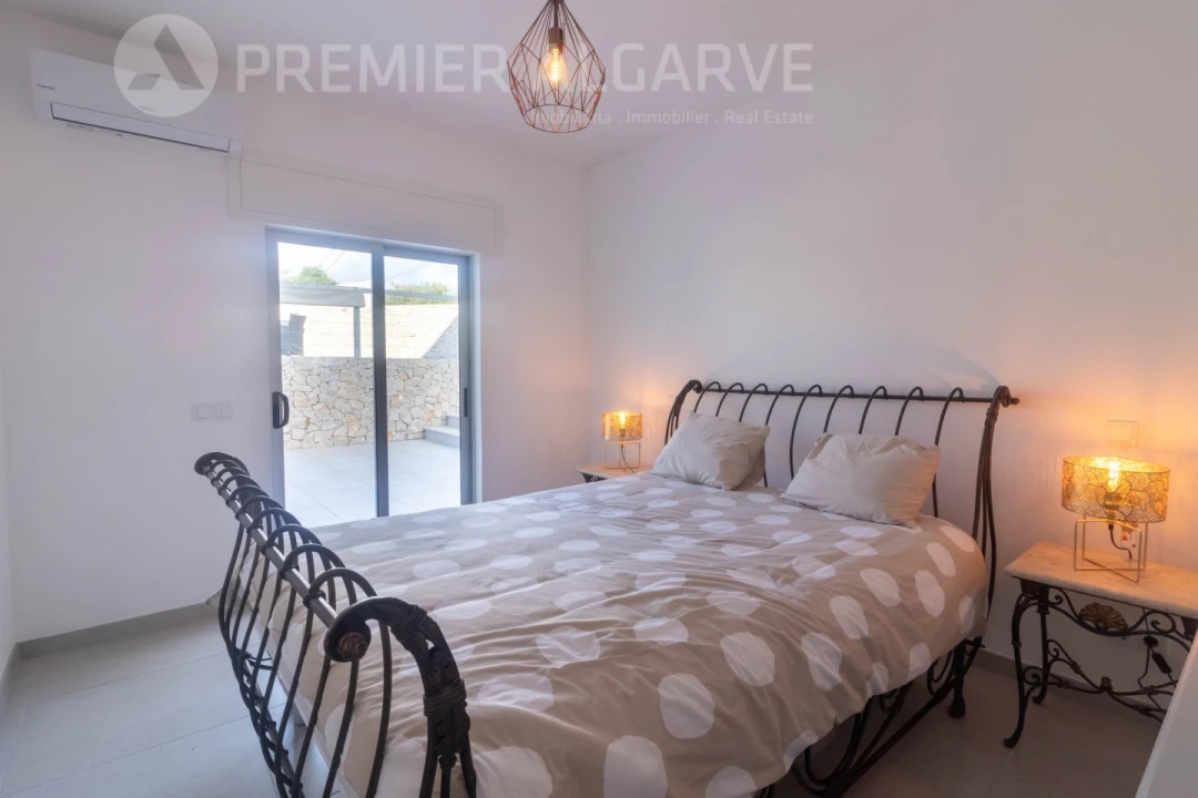 Moradia T5 para Venda em Quarteira Foto 13