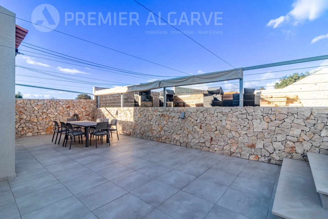 Moradia T5 para Venda em Quarteira Foto 19