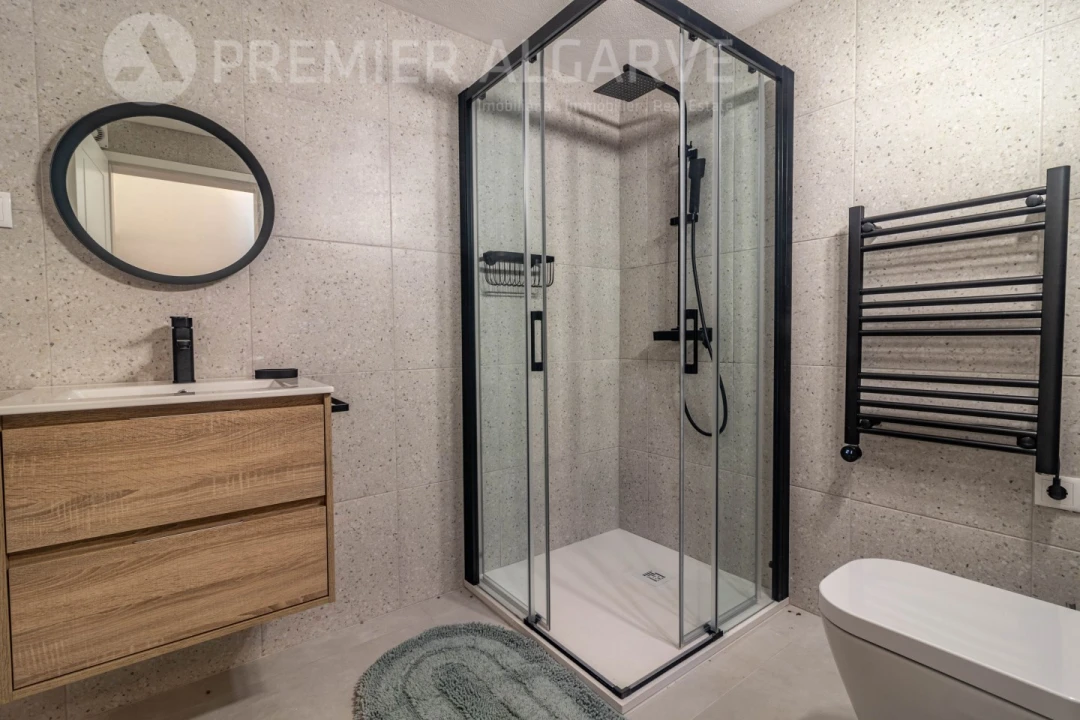 Moradia T5 para Venda em Quarteira Foto 40