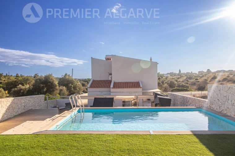 Moradia T5 para Venda em Quarteira Foto 2