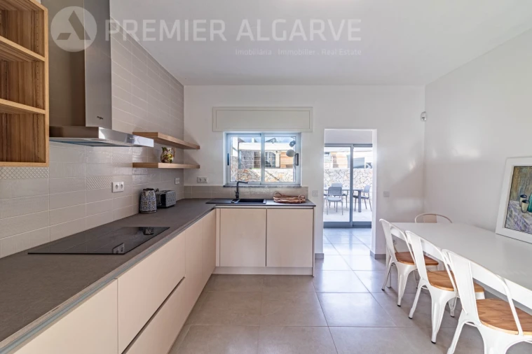 Moradia T5 para Venda em Quarteira Foto 10