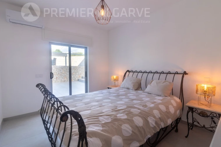 Moradia T5 para Venda em Quarteira Foto 13