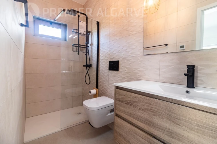 Moradia T5 para Venda em Quarteira Foto 14