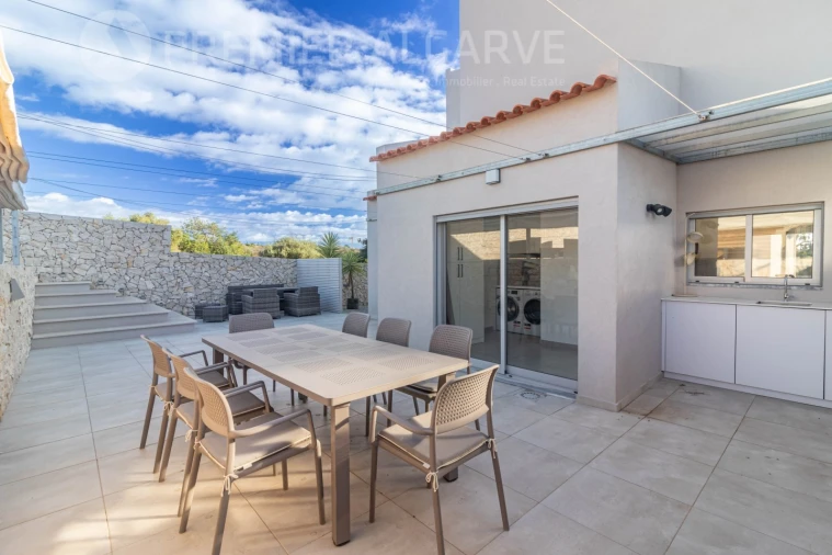 Moradia T5 para Venda em Quarteira Foto 15