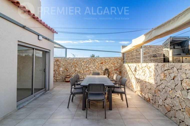 Moradia T5 para Venda em Quarteira Foto 17