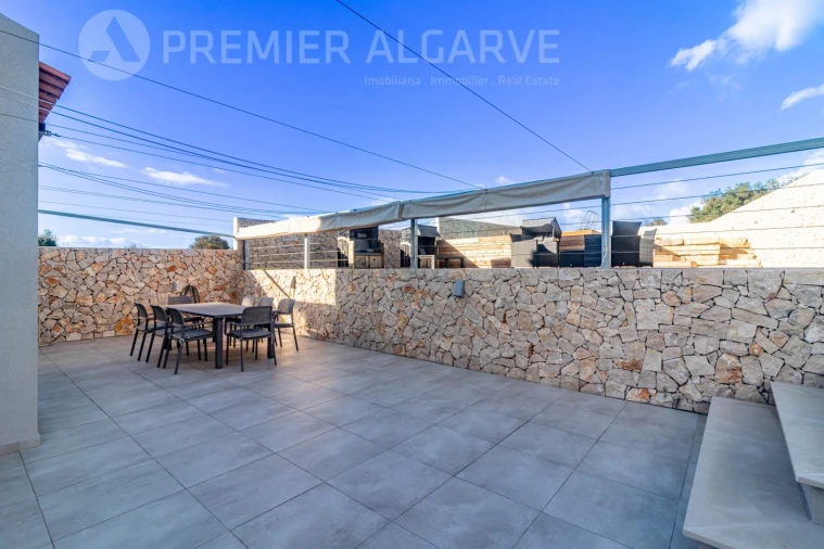 Moradia T5 para Venda em Quarteira Foto 19