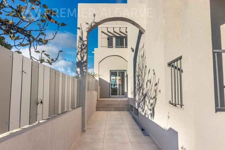 Moradia T5 para Venda em Quarteira Foto 21