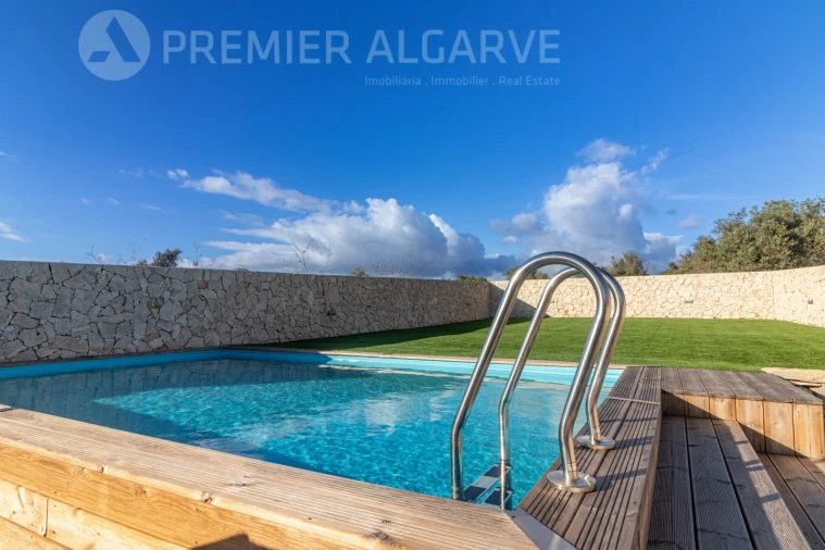 Moradia T5 para Venda em Quarteira Foto 1