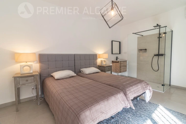 Moradia T5 para Venda em Quarteira Foto 31