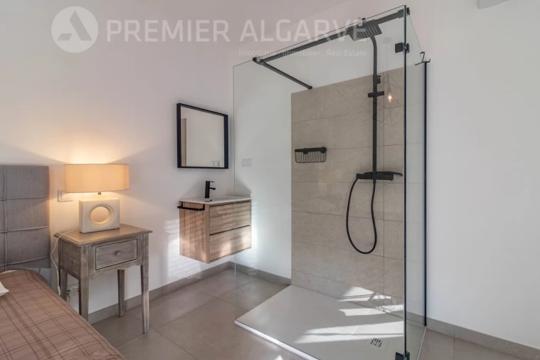 Moradia T5 para Venda em Quarteira Foto 32