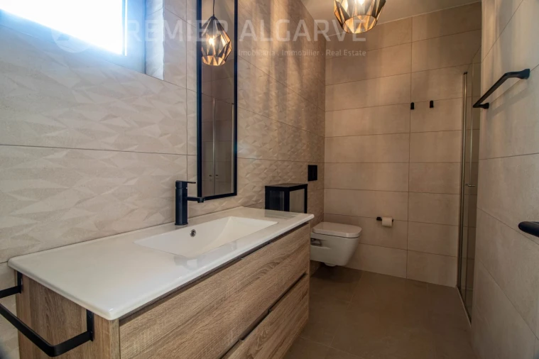 Moradia T5 para Venda em Quarteira Foto 33