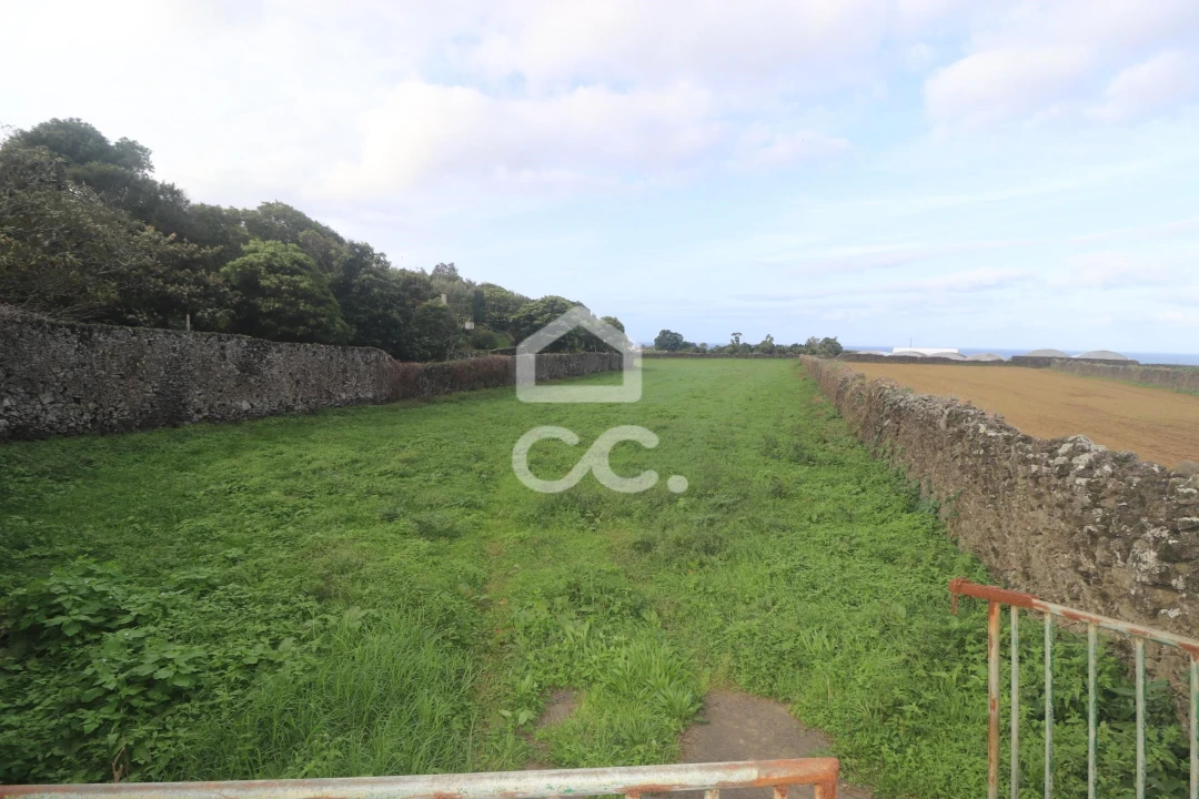 Terreno para Venda em Pico da Pedra Foto 6
