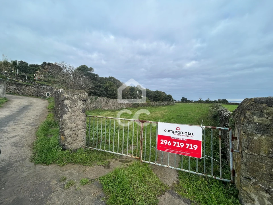 Terreno para Venda em Pico da Pedra Foto 1
