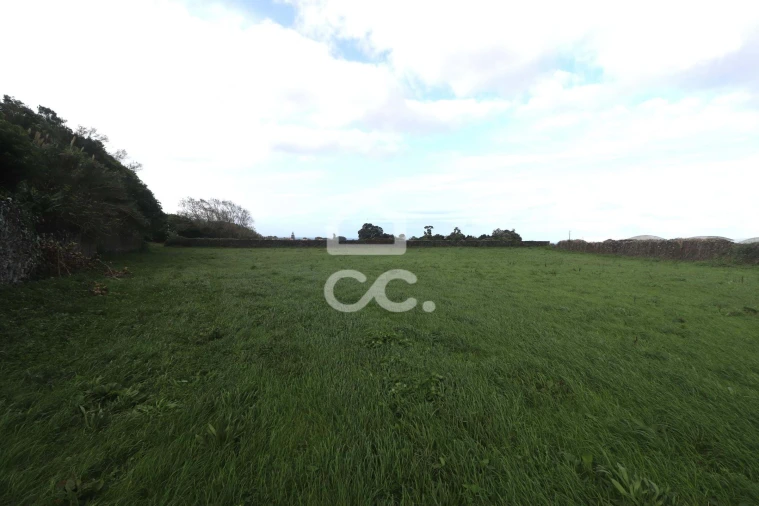 Terreno para Venda em Pico da Pedra Foto 8