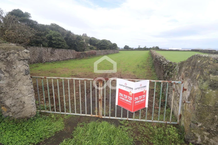 Terreno para Venda em Pico da Pedra Foto 2