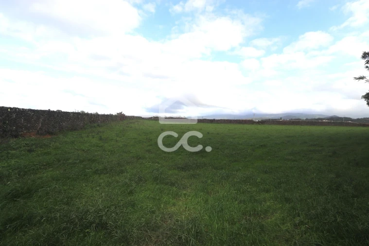 Terreno para Venda em Pico da Pedra Foto 9