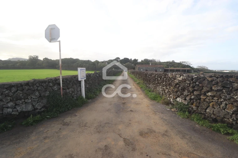 Terreno para Venda em Pico da Pedra Foto 15