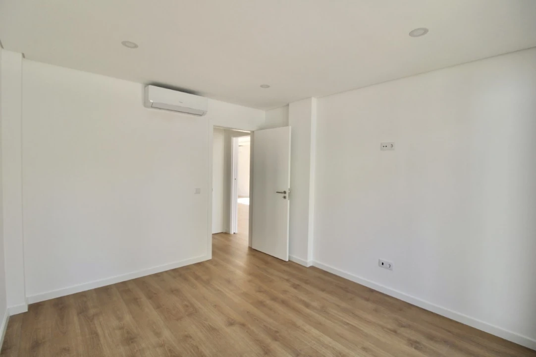 Moradia T4 para Venda em Charneca de Caparica e Sobreda Foto 15
