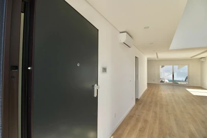 Moradia T4 para Venda em Charneca de Caparica e Sobreda