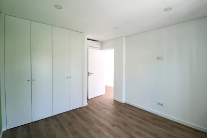 Moradia T4 para Venda em Charneca de Caparica e Sobreda
