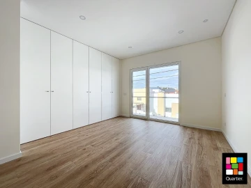 Moradia T4 para Venda em Fernao Ferro