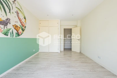 Apartamento T4 para Venda em Marvila, Ribeira Santarém, São Salvador, São Nicolau