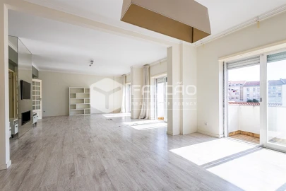 Apartamento T4 para Venda em Marvila, Ribeira Santarém, São Salvador, São Nicolau