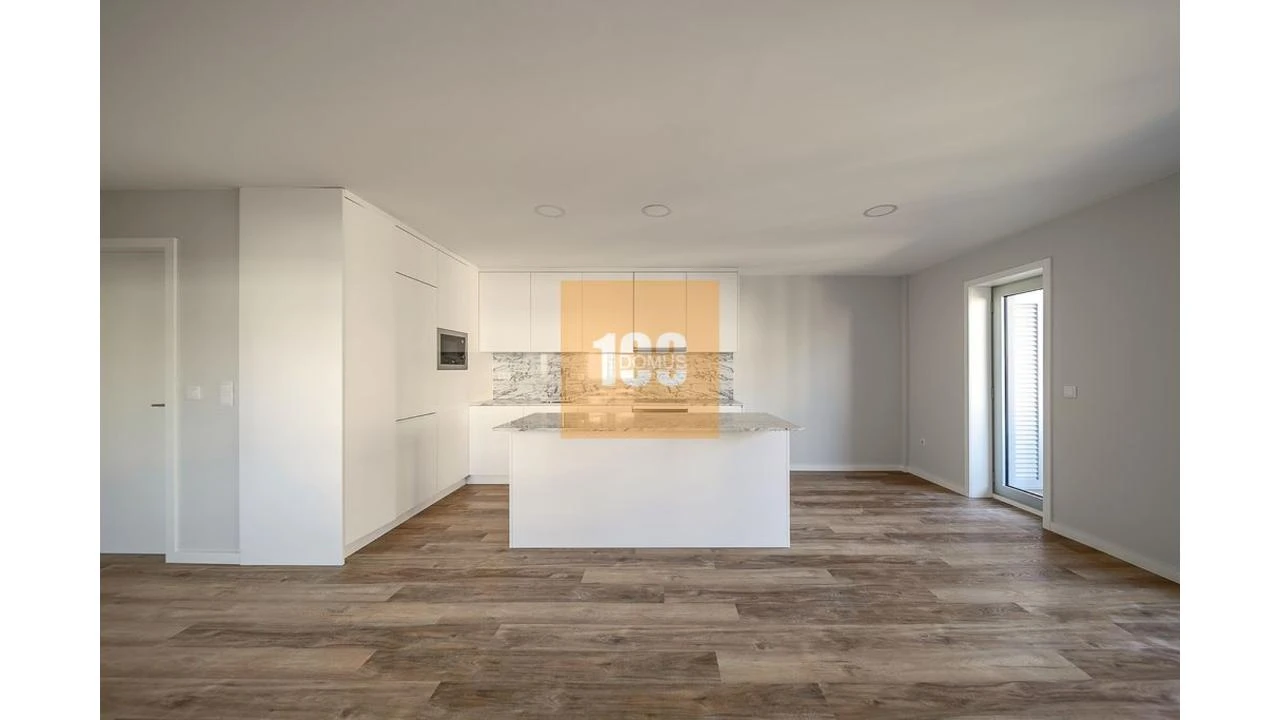 Apartamento T3 para Arrendamento em Cedofeita, Santo Ildefonso, Sé, Miragaia, São Nicolau e Vitória Foto 9