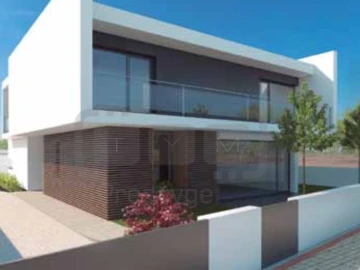 Moradia T5 para Venda em Nossa Sra de Fatima