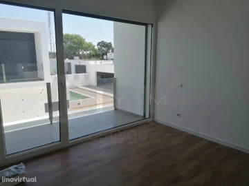 Moradia T5 para Venda em Nossa Sra de Fatima