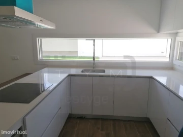 Moradia T5 para Venda em Nossa Sra de Fatima