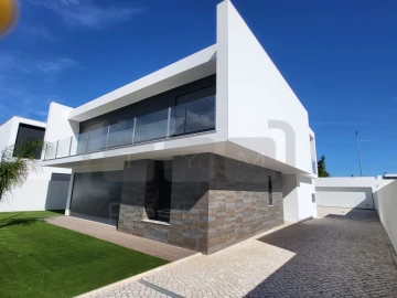 Moradia T5 para Venda em Nossa Sra de Fatima