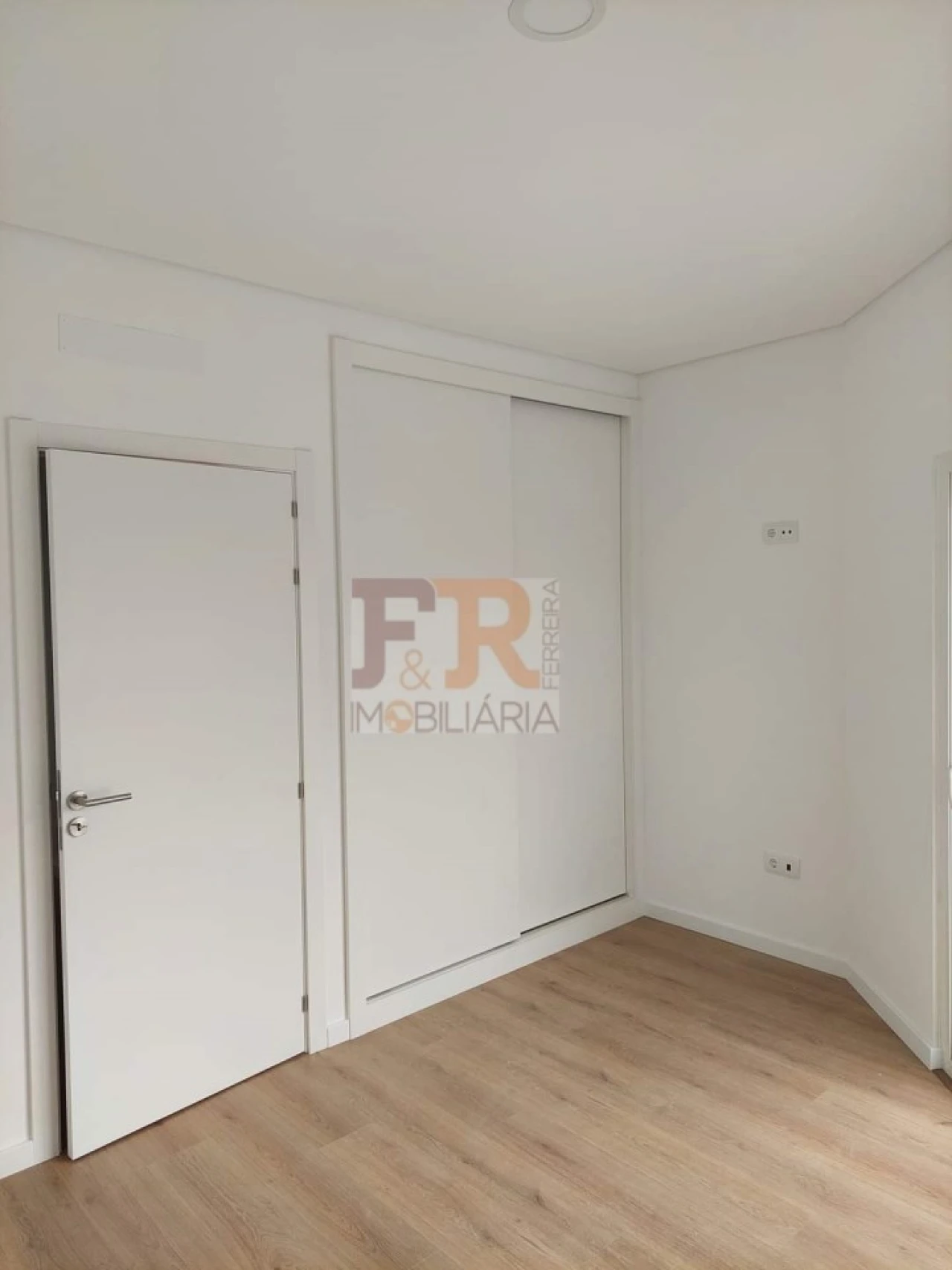 Moradia T3 para Venda em Fernao Ferro Foto 35