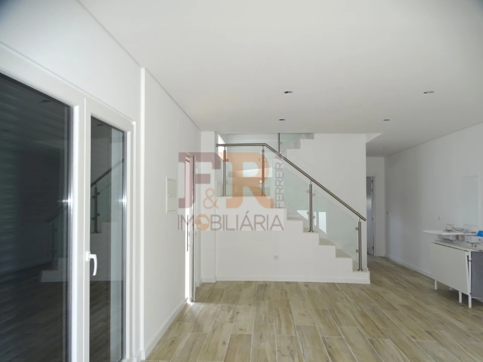 Moradia T3 para Venda em Fernao Ferro Foto 16