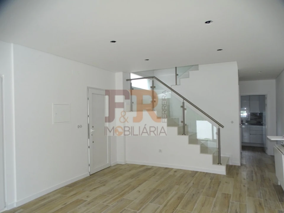 Moradia T3 para Venda em Fernao Ferro Foto 24