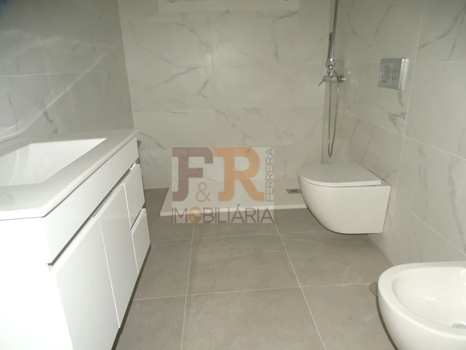 Moradia T3 para Venda em Fernao Ferro Foto 44