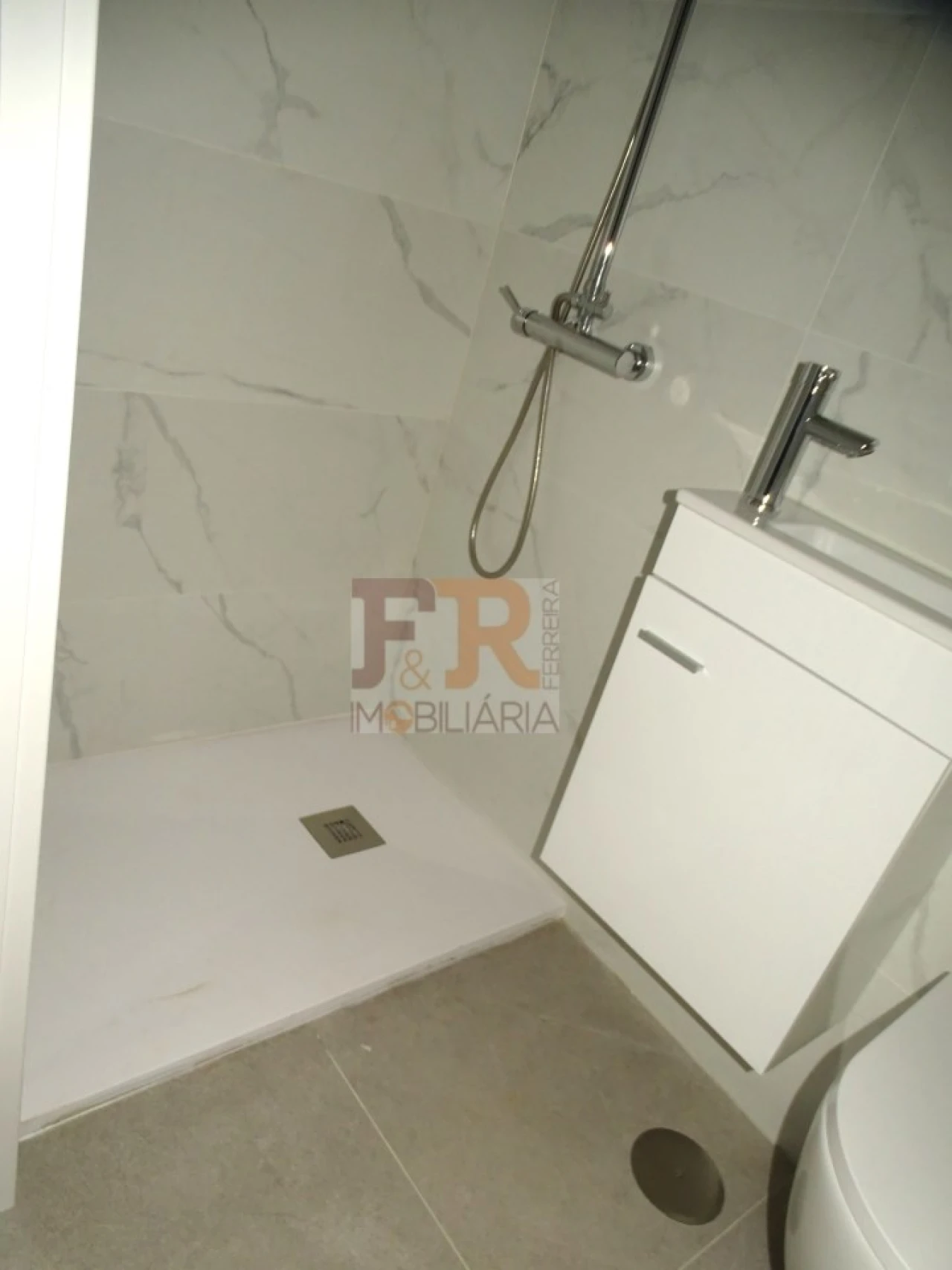 Moradia T3 para Venda em Fernao Ferro Foto 48