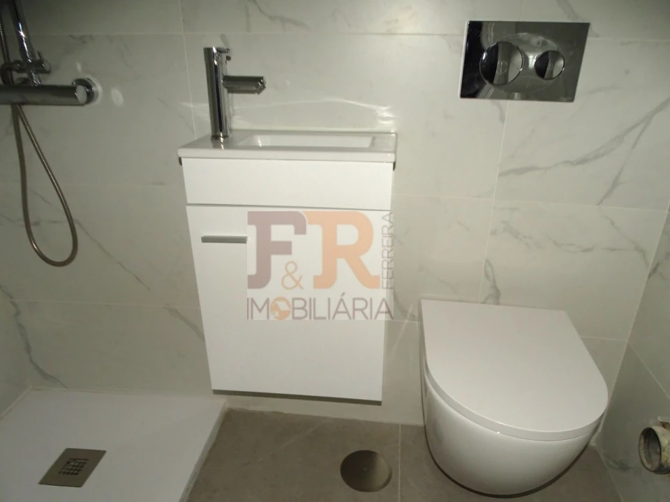 Moradia T3 para Venda em Fernao Ferro Foto 50