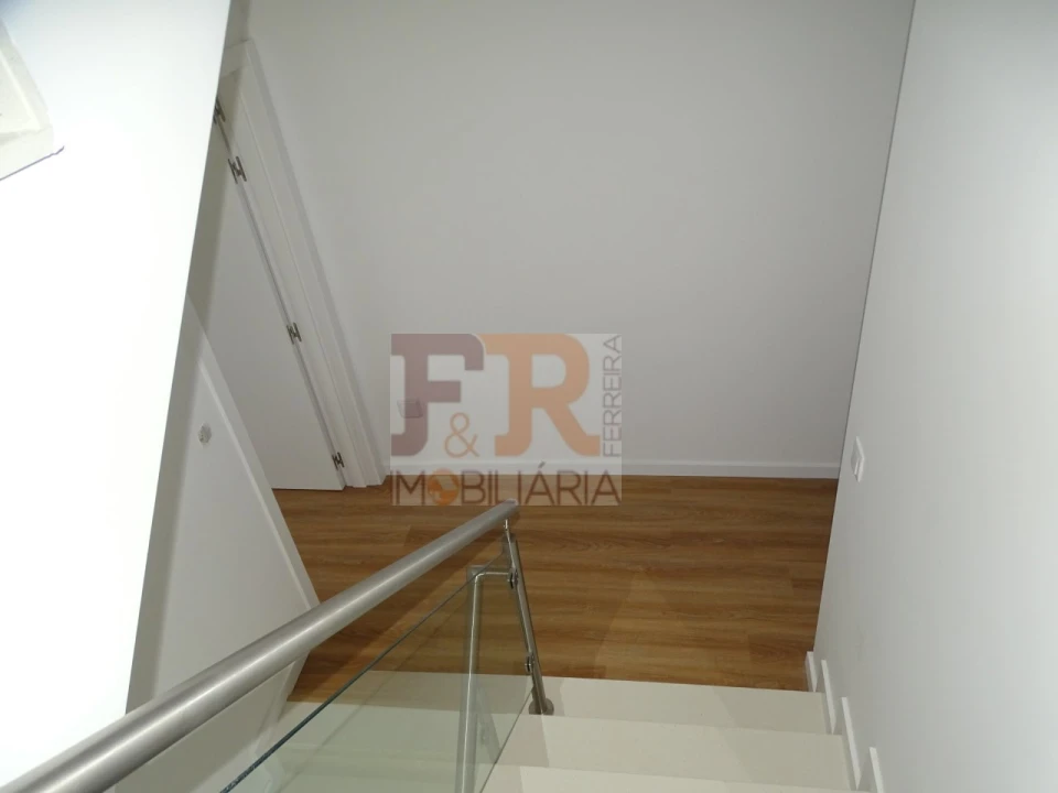 Moradia T3 para Venda em Fernao Ferro Foto 52