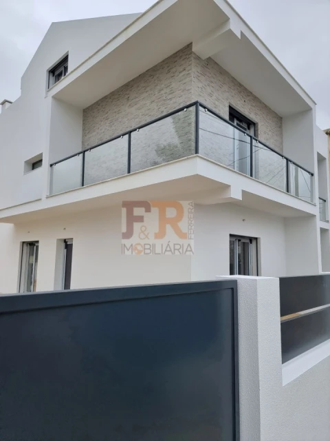 Moradia T3 para Venda em Fernao Ferro