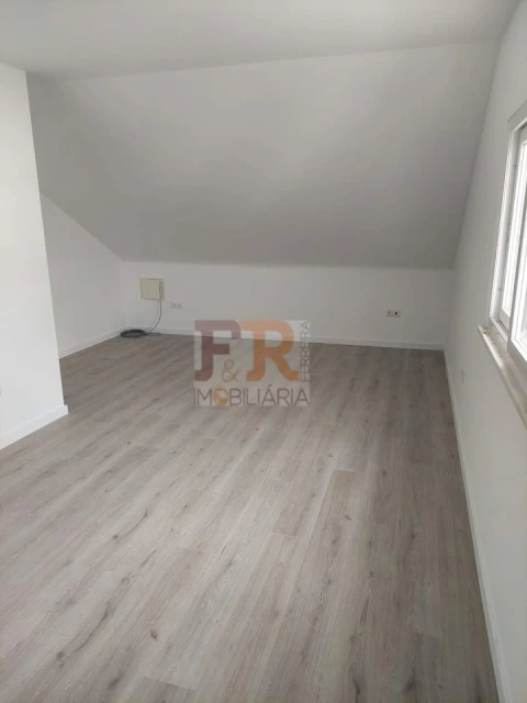 Moradia T3 para Venda em Fernao Ferro